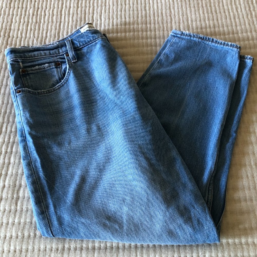Abercrombie & Fitch High Rise Mom jeans Size 32/14r